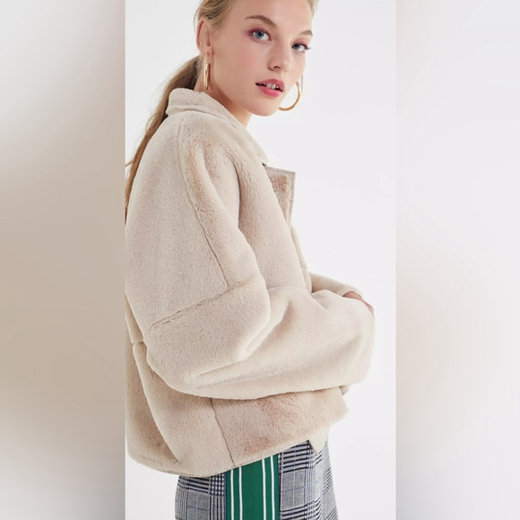 Urban Outfitters Jackets & Blazers - UO Felicity Reversible Women's Beige Faux Fur Jacket Cream Cropped Jacket